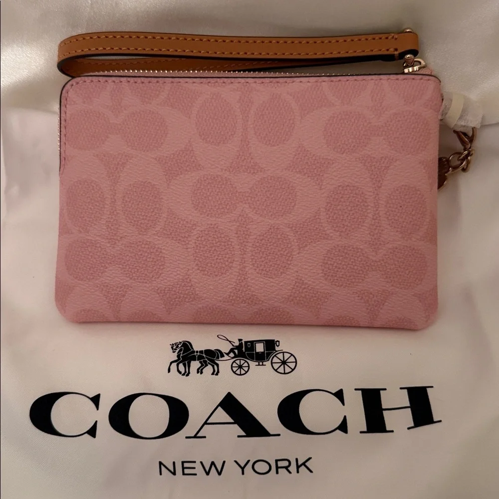 🩷NWT Pink Corner Zip Wristlet In Signature Canvas With Charm and Gold Hardware - Picture 5 of 8